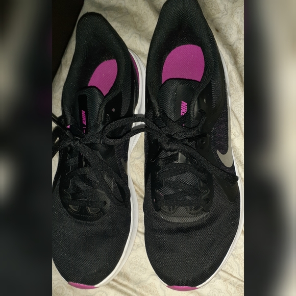 Nike - Picture 1 of 4